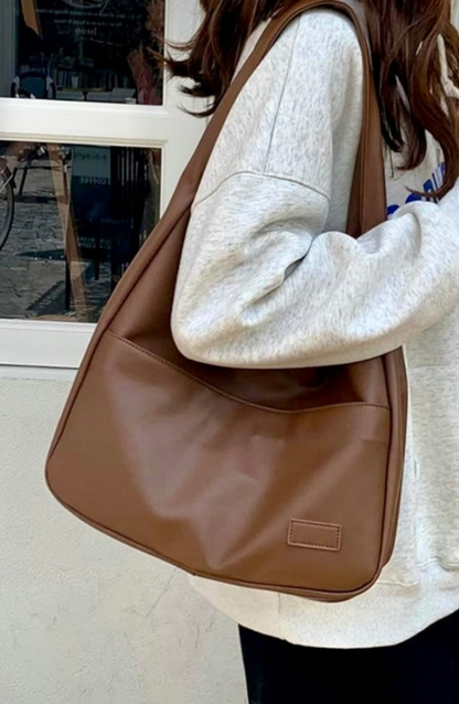 Sac à bandoulière en cuir vegan Aveline™ – Spacieux, léger et chic